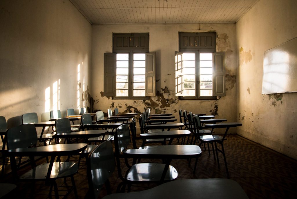 Entupimento em Escolas e Universidades: Desafios do Alto Uso